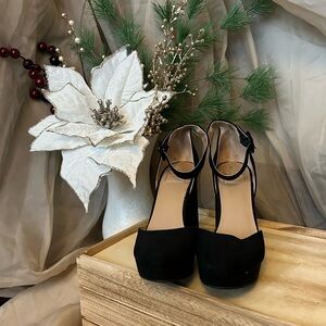 Kaari Blue Black Women's Heels